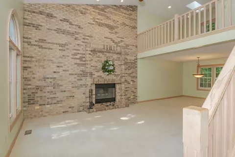 Living - 7 Scenic Pt, Bloomington, IL 61701 photo 1 of 7