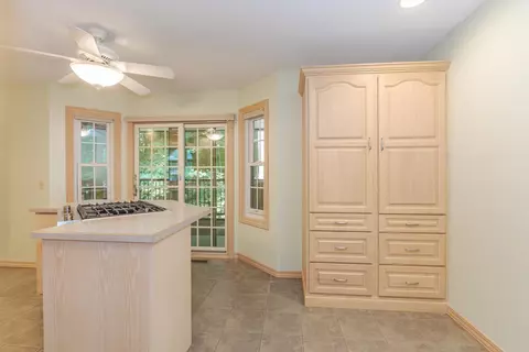 Kitchen - 7 Scenic Pt, Bloomington, IL 61701 photo 4 of 4