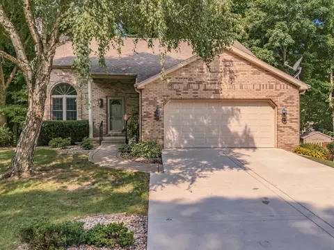 Exterior - 7 Scenic Pt, Bloomington, IL 61701 photo 2 of 10