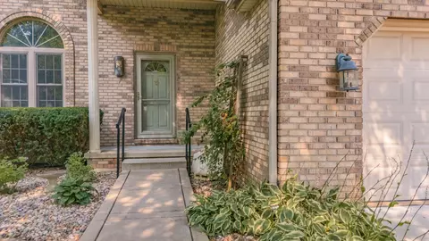 Exterior - 7 Scenic Pt, Bloomington, IL 61701 photo 3 of 10