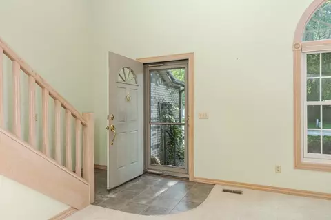Entry Way - 7 Scenic Pt, Bloomington, IL 61701 photo 1 of 3