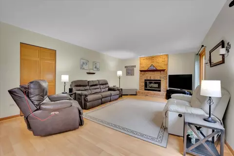 5830 Constitution Ave, Gurnee, IL 60031 photo 14