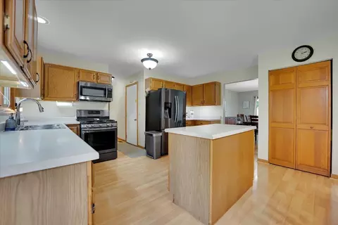 5830 Constitution Ave, Gurnee, IL 60031 photo 12
