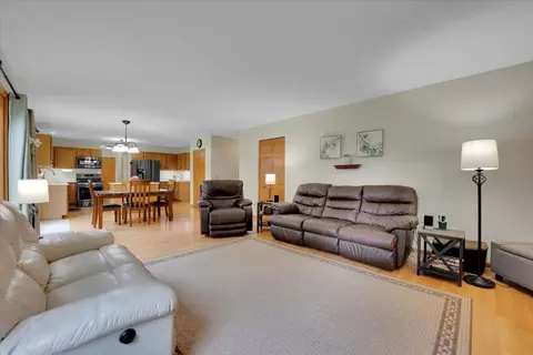 5830 Constitution Ave, Gurnee, IL 60031 photo 15