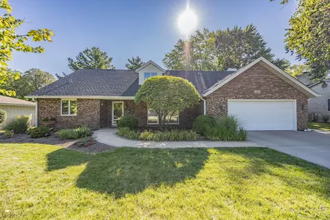 218 Meadow Wood Dr, Joliet, IL 60431