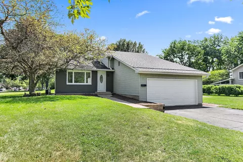 2074 Bradford Ln, Aurora, IL 60506