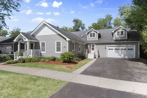 236 Raymond Ave, Barrington, IL 60010