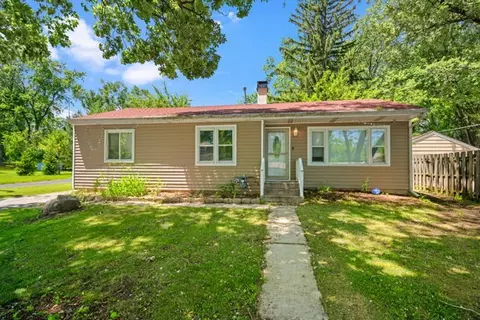 15 Indian Trl, Lake In The Hills, IL 60156