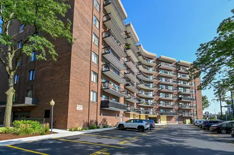 711 S River Rd #206, Des Plaines, IL 60016 photo 3