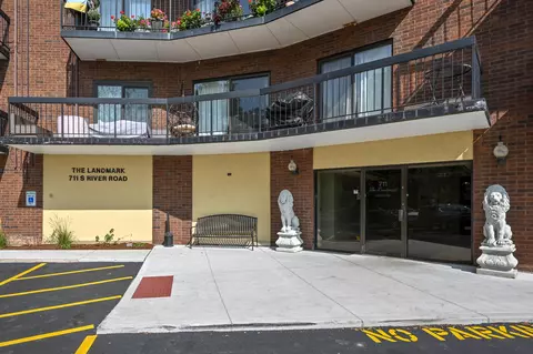 711 S River Rd #206, Des Plaines, IL 60016 photo 2