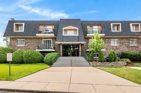 3849 N Parkway Dr #1F, Northbrook, IL 60062