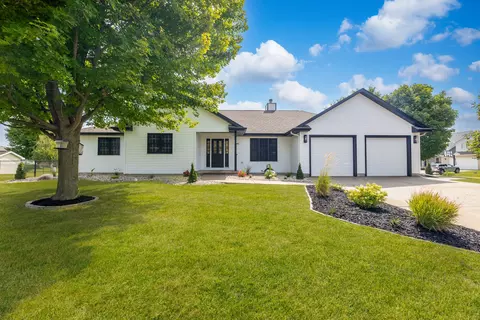 1808 Dairy Ln, Ottawa, IL 61350