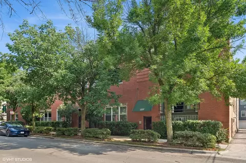 1133 W Cornelia Ave #C, Chicago, IL 60657