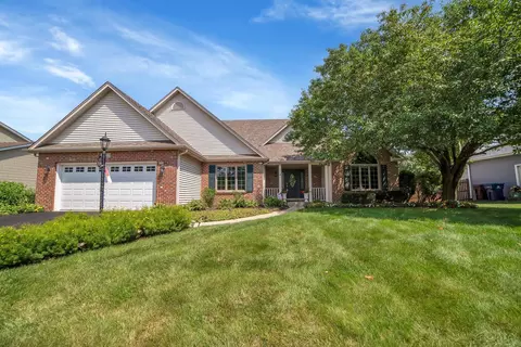 3912 Falcon Dr, Naperville, IL 60564