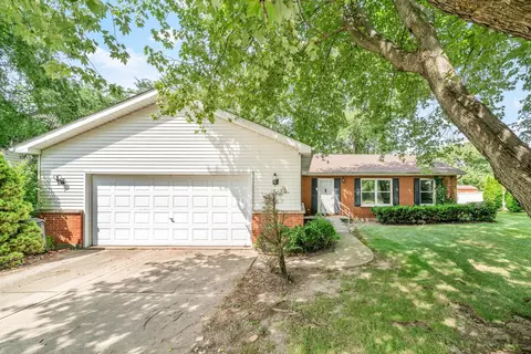1015 S Wells St, Sandwich, IL 60548