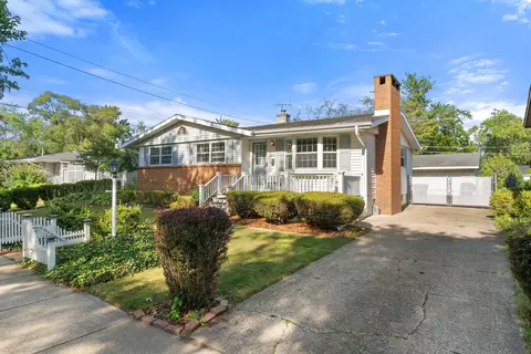 18851 Ridgewood Ave, Lansing, IL 60438