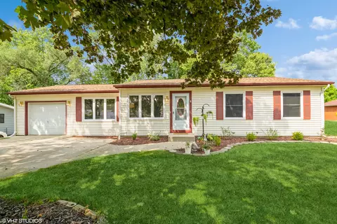 530 Moore Ave, Saint Charles, IL 60174