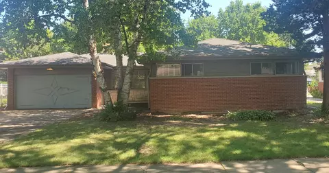 121 N Phelps Ave, Arlington Heights, IL 60004