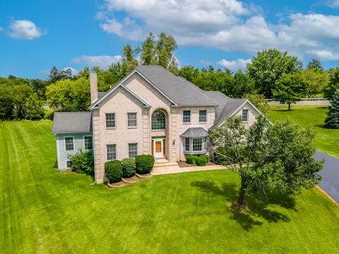 3040 Dominion Ln, Lakemoor, IL 60051