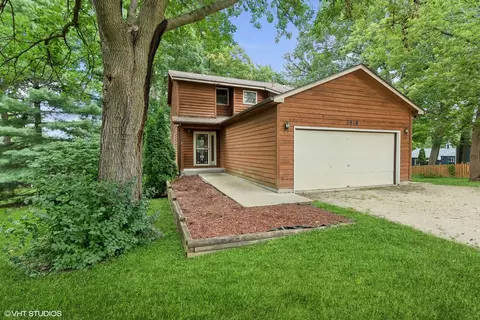 3818 Burton Trl, Crystal Lake, IL 60014