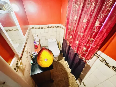 Bath - 115 Hill Ave, Elgin, IL 60120 photo 2 of 2