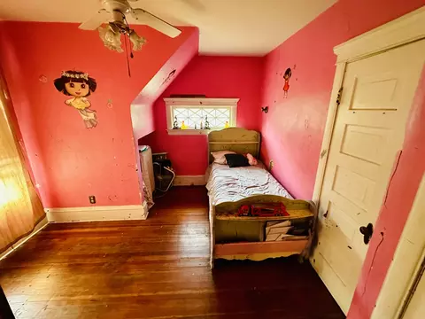 Bedroom - 115 Hill Ave, Elgin, IL 60120 photo 4 of 5
