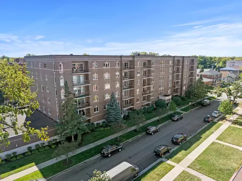 1327 Brown St #405, Des Plaines, IL 60016