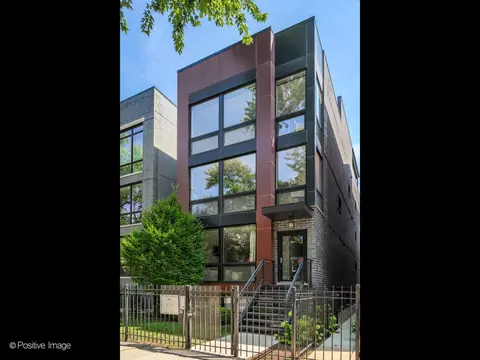 877 N Hermitage Ave #3, Chicago, IL 60622