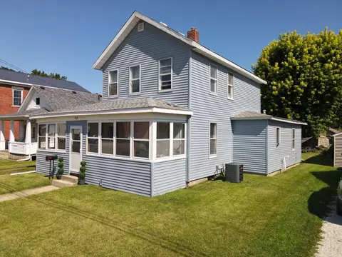 Exterior - 712 E Superior St, Ottawa, IL 61350 photo 2 of 2
