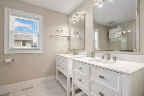 Bath - 4211 Clinton Ave, Stickney, IL 60402 photo 1 of 5