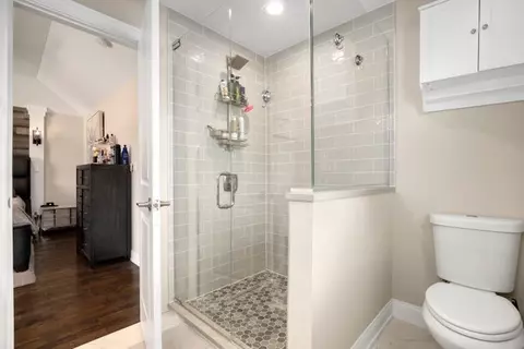 Bath - 4211 Clinton Ave, Stickney, IL 60402 photo 2 of 5