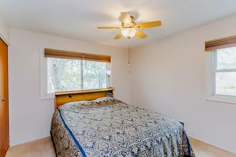 Bedroom - 531 Harvard Ln, Hoffman Estates, IL 60169 photo 3 of 4