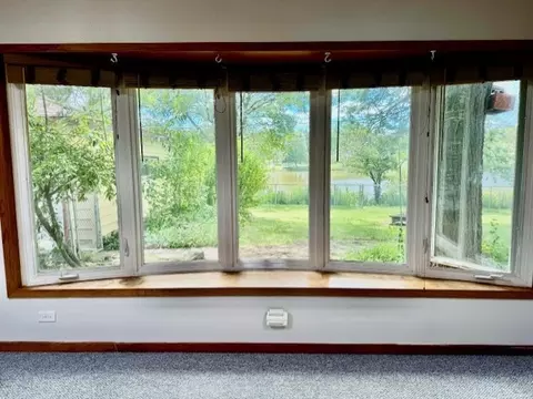 Living - 531 Harvard Ln, Hoffman Estates, IL 60169 photo 3 of 13