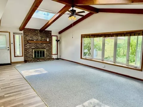 Living - 531 Harvard Ln, Hoffman Estates, IL 60169 photo 2 of 13