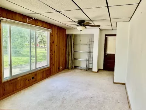 Living - 531 Harvard Ln, Hoffman Estates, IL 60169 photo 8 of 13