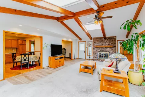 Living - 531 Harvard Ln, Hoffman Estates, IL 60169 photo 13 of 13