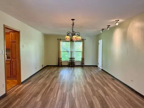 Living - 531 Harvard Ln, Hoffman Estates, IL 60169 photo 6 of 13