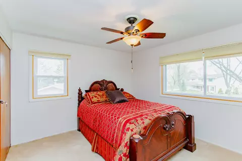 Bedroom - 531 Harvard Ln, Hoffman Estates, IL 60169 photo 2 of 4