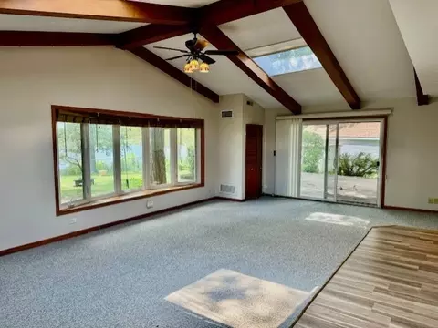 Living - 531 Harvard Ln, Hoffman Estates, IL 60169 photo 1 of 13