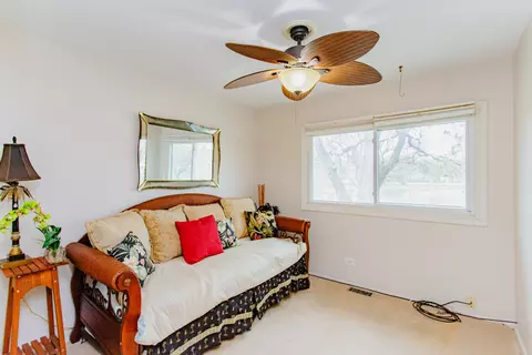 Bedroom - 531 Harvard Ln, Hoffman Estates, IL 60169 photo 4 of 4