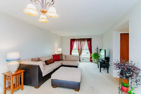 Living - 531 Harvard Ln, Hoffman Estates, IL 60169 photo 10 of 13