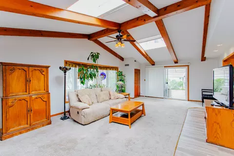 Living - 531 Harvard Ln, Hoffman Estates, IL 60169 photo 11 of 13