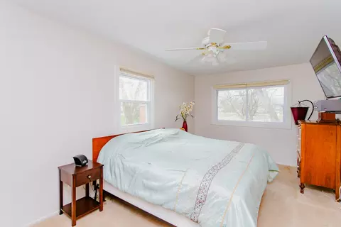 Bedroom - 531 Harvard Ln, Hoffman Estates, IL 60169 photo 1 of 4