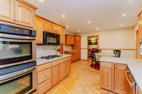 Kitchen - 531 Harvard Ln, Hoffman Estates, IL 60169 photo 4 of 5