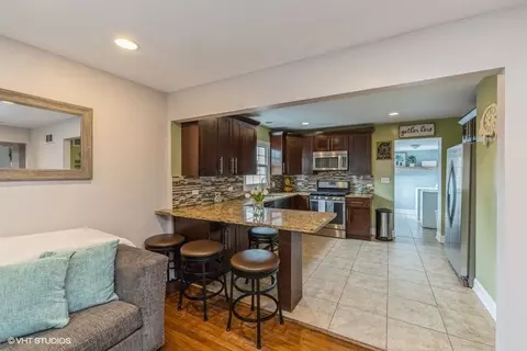 7036 Garden Ln, Bridgeview, IL 60455 photo 8