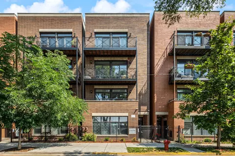 3126 W Walton St #4, Chicago, IL 60622