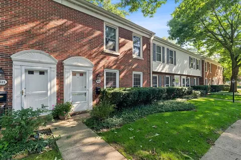 1609 Pebblecreek Dr #1609, Glenview, IL 60025