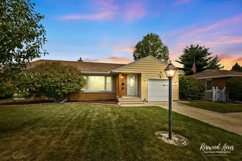 947 Hawthorne Ln, Kankakee, IL 60901