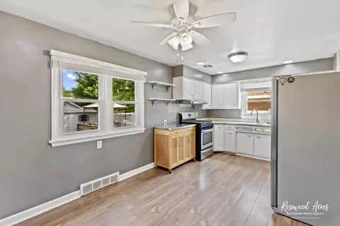 Kitchen - 947 Hawthorne Ln, Kankakee, IL 60901 photo 1 of 3