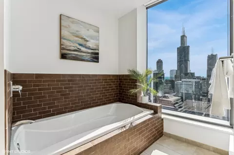Bath - 60 E Monroe St #4904, Chicago, IL 60603 photo 2 of 3